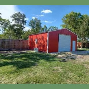 24' x 25' x 10' Workshop